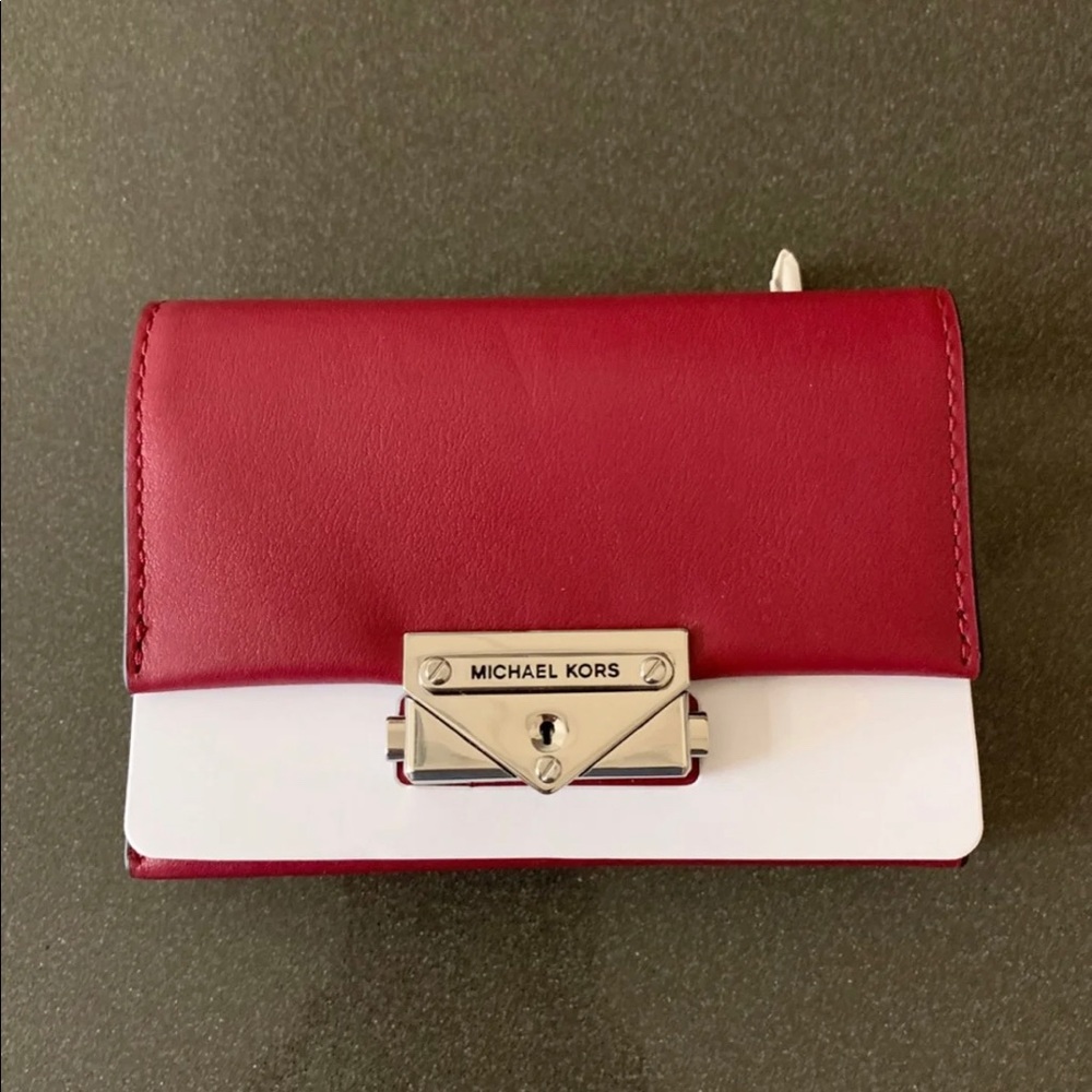 NEW LISTING - Michael Kors Wallet